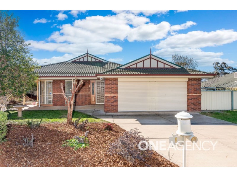 1 CANOLA PLACE, Estella NSW 2650