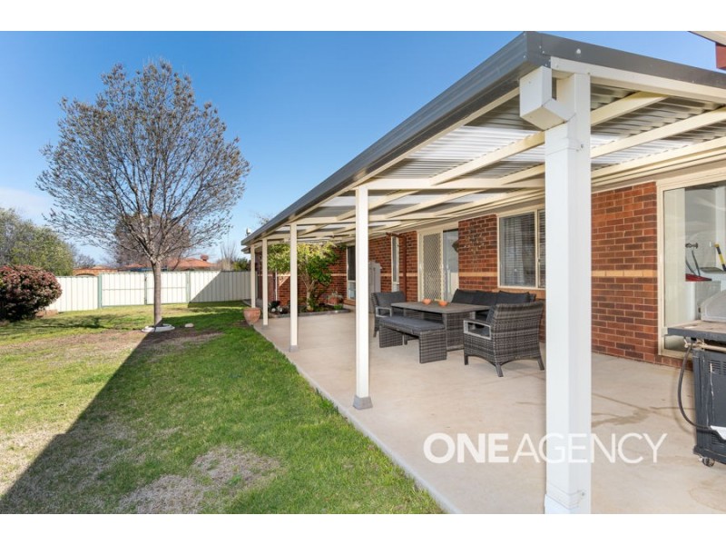 1 CANOLA PLACE, Estella NSW 2650