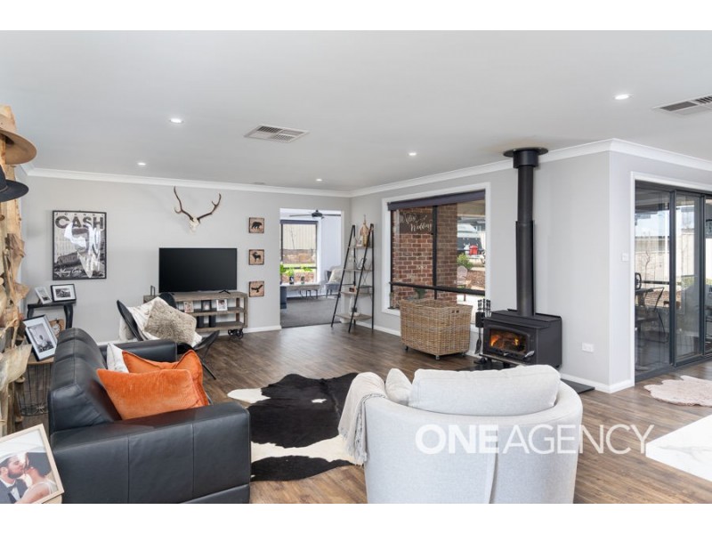 54 ROSS PARKWAY, Gobbagombalin NSW 2650