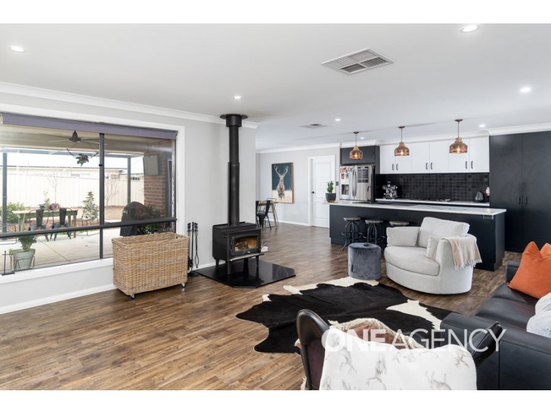 54 ROSS PARKWAY, Gobbagombalin NSW 2650