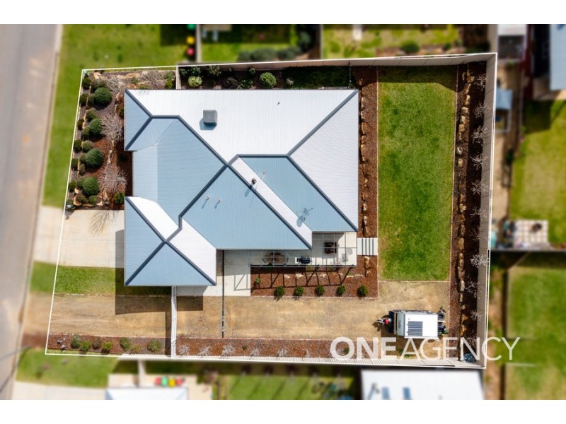 54 ROSS PARKWAY, Gobbagombalin NSW 2650