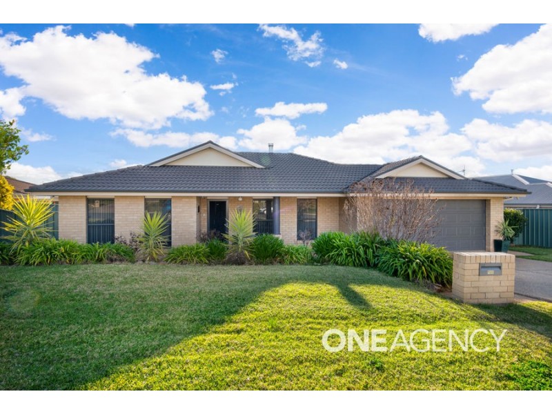 14 MELALEUCA DRIVE, Forest Hill NSW 2651