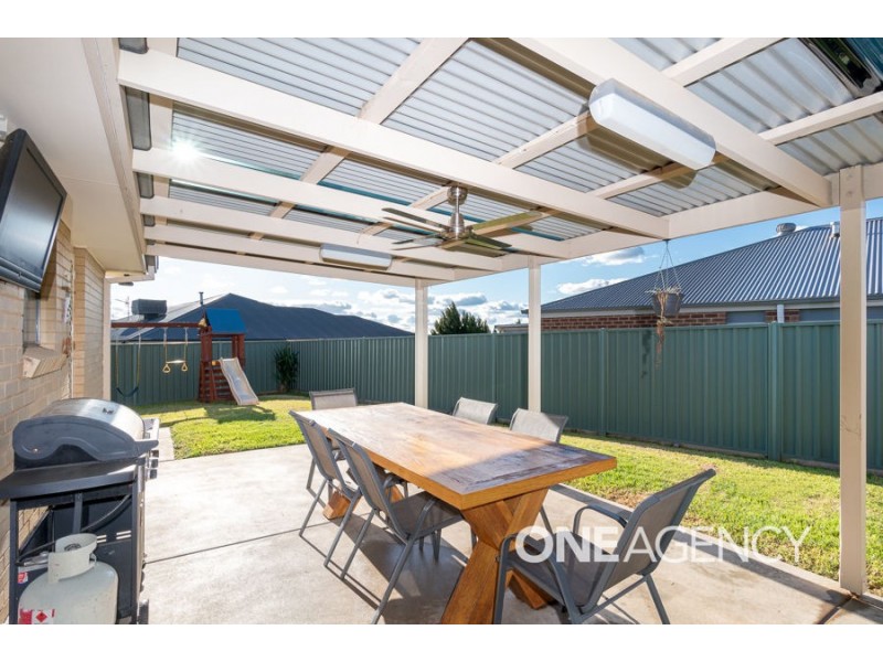 14 MELALEUCA DRIVE, Forest Hill NSW 2651
