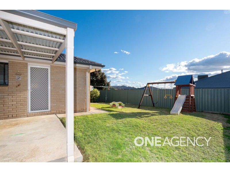 14 MELALEUCA DRIVE, Forest Hill NSW 2651