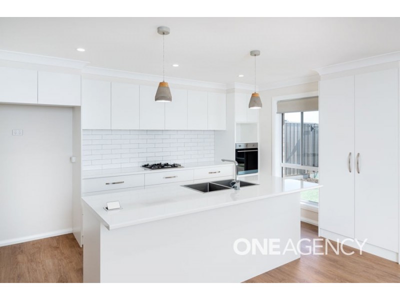 1 BARRETT STREET, Lloyd NSW 2650