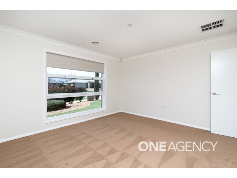 1 BARRETT STREET, Lloyd NSW 2650