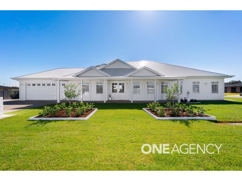 2 LAKESEND PLACE, Lake Albert NSW 2650