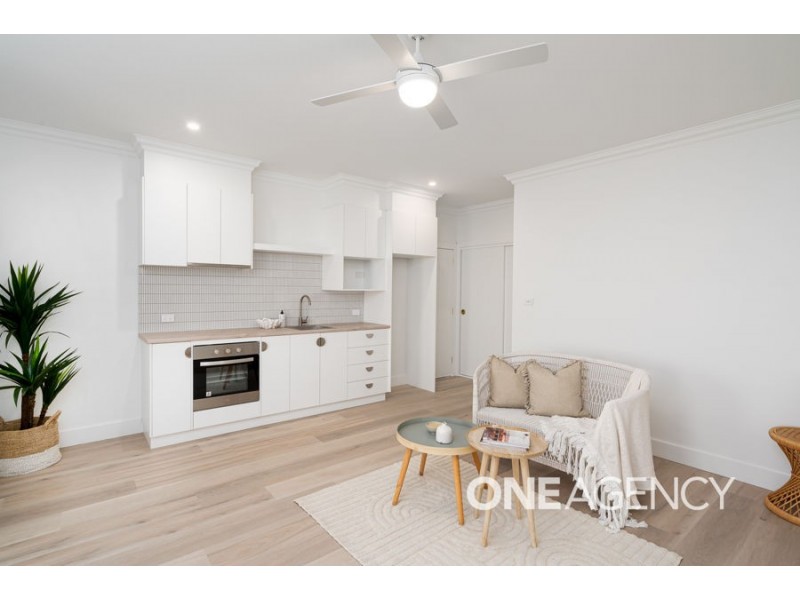 2 LAKESEND PLACE, Lake Albert NSW 2650