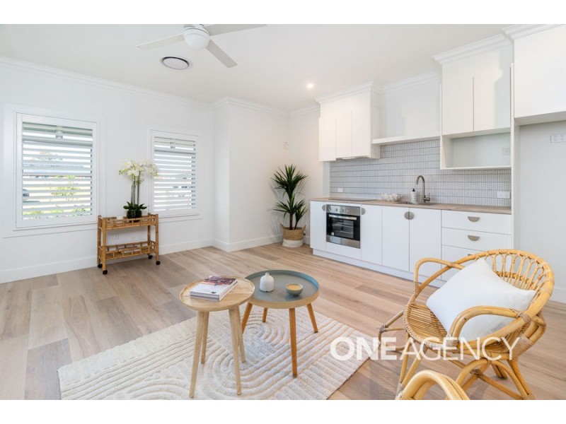 2 LAKESEND PLACE, Lake Albert NSW 2650