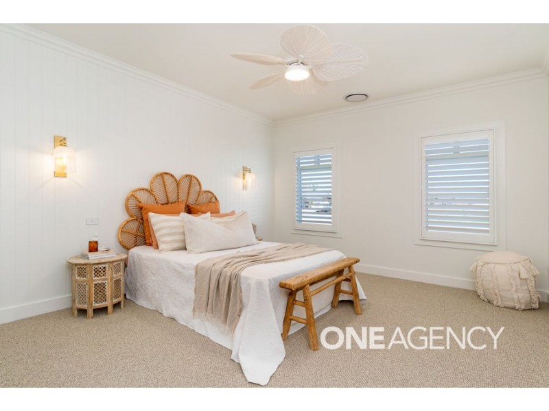 2 LAKESEND PLACE, Lake Albert NSW 2650