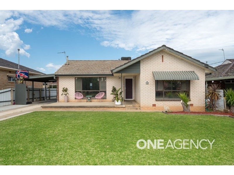 26 HUTHWAITE STREET, Mount Austin NSW 2650