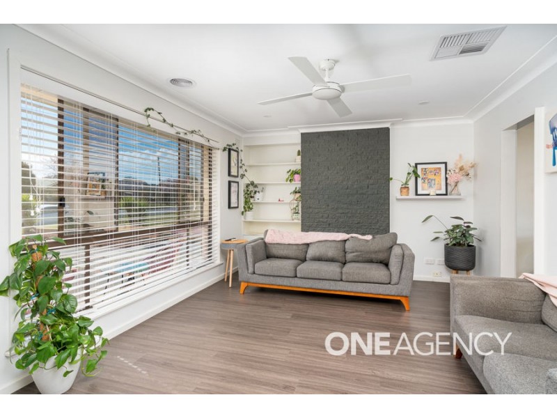 26 HUTHWAITE STREET, Mount Austin NSW 2650