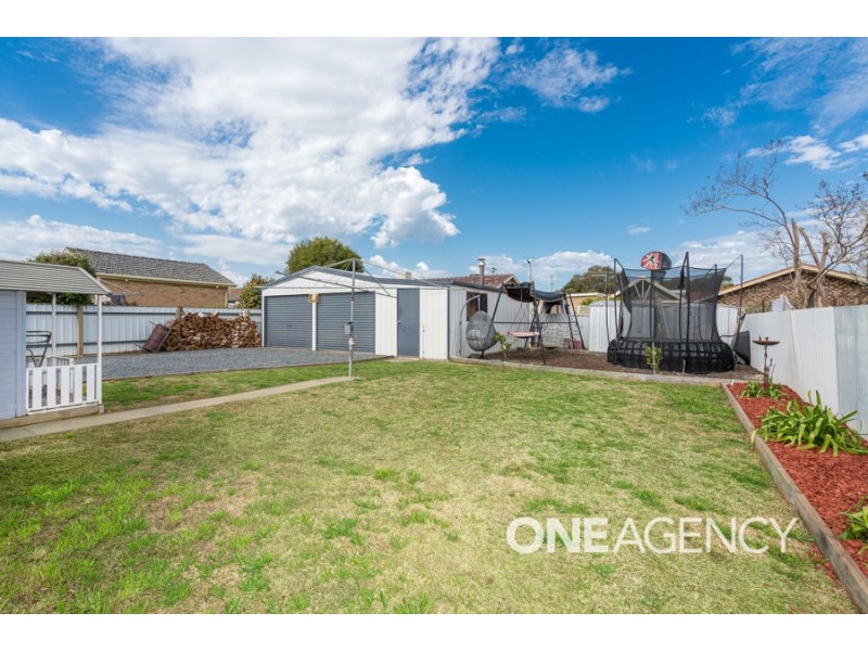 26 HUTHWAITE STREET, Mount Austin NSW 2650