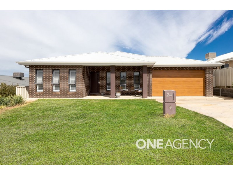 24 MAITLAND DRIVE, Estella NSW 2650