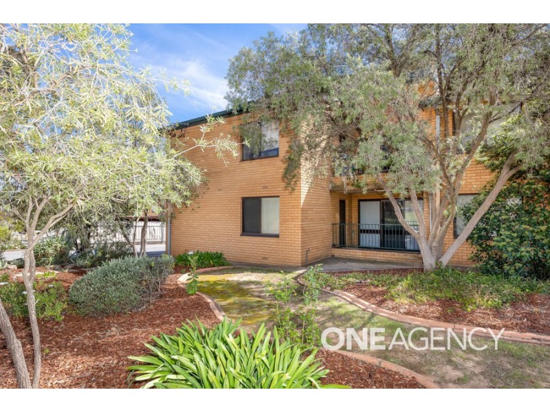 1/9 HENSCHKE AVENUE, Tolland NSW 2650