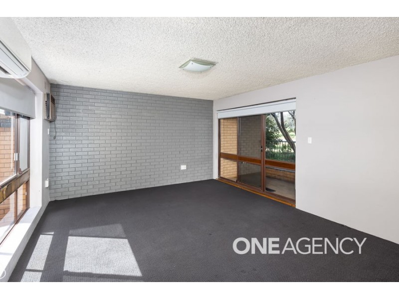 1/9 HENSCHKE AVENUE, Tolland NSW 2650