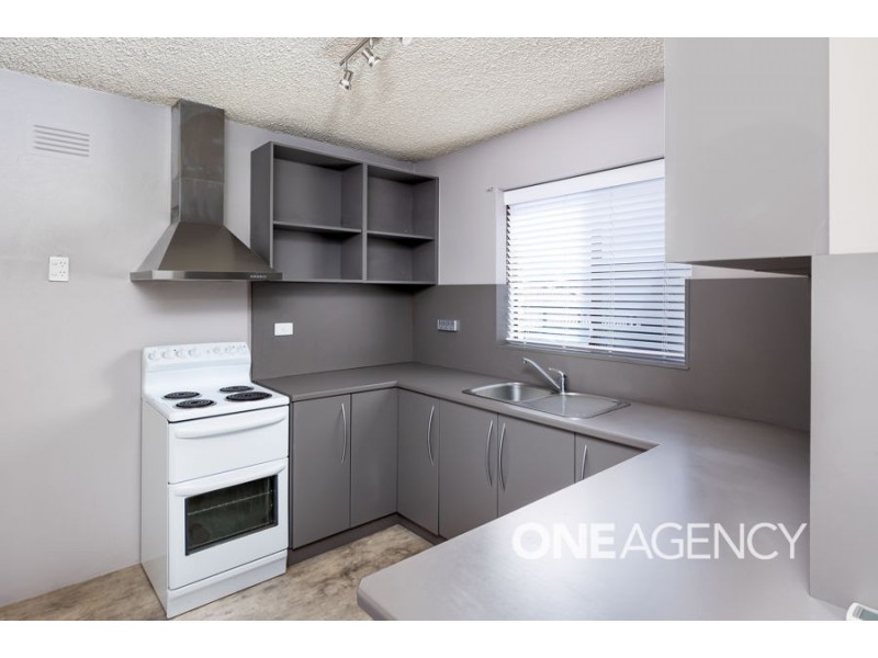 1/9 HENSCHKE AVENUE, Tolland NSW 2650