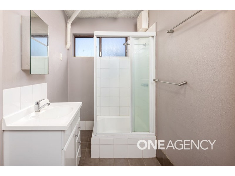 1/9 HENSCHKE AVENUE, Tolland NSW 2650