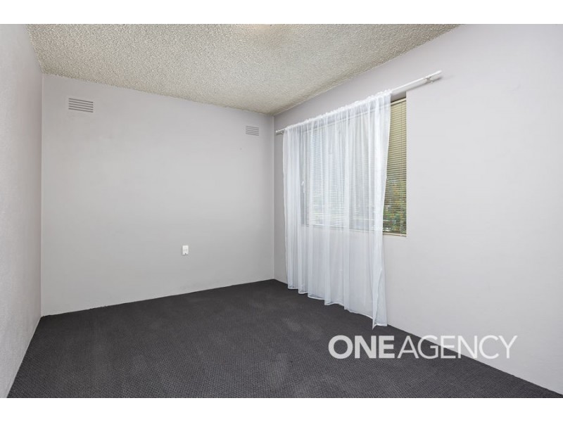 1/9 HENSCHKE AVENUE, Tolland NSW 2650