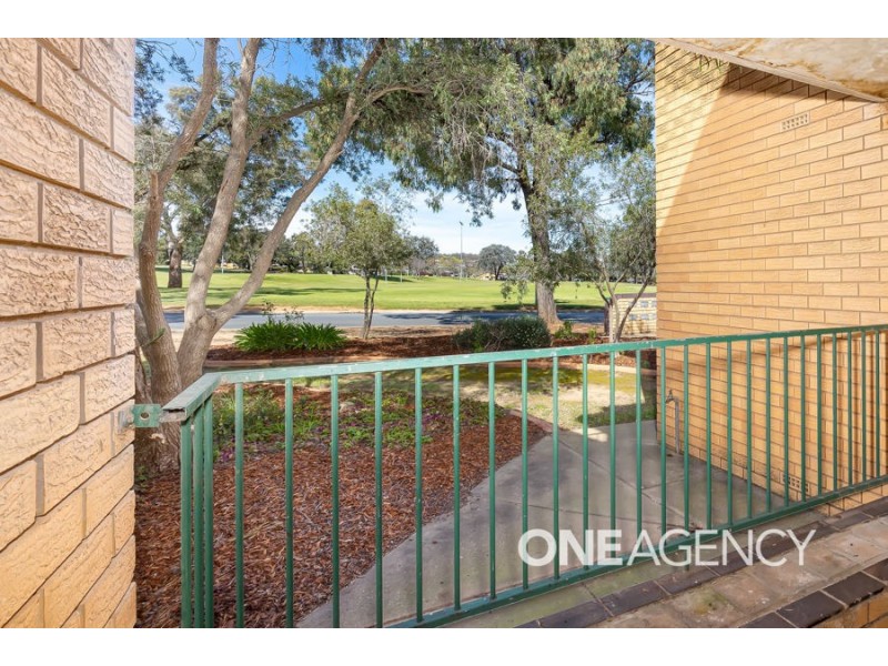 1/9 HENSCHKE AVENUE, Tolland NSW 2650
