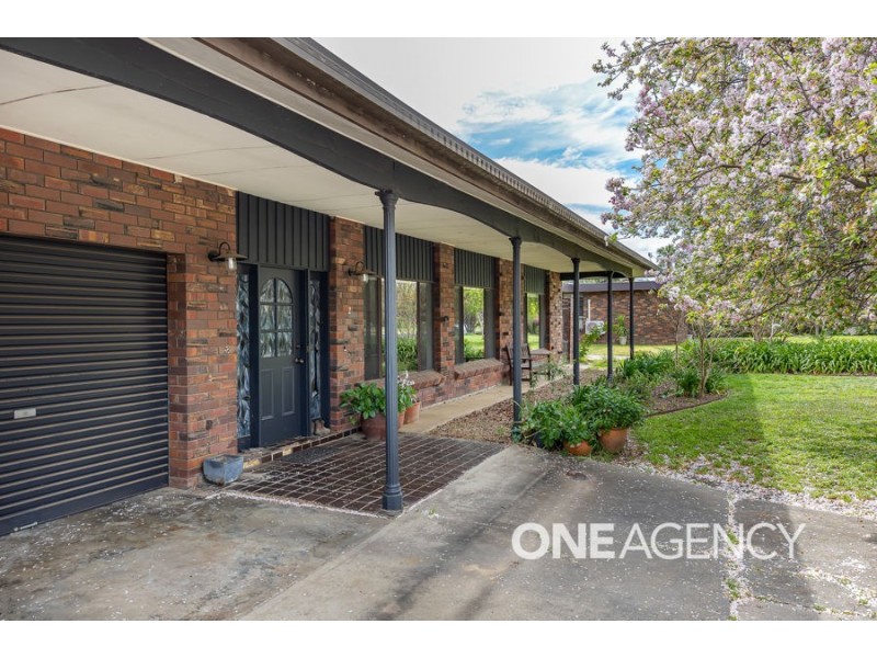 21 NORFOLK AVENUE, Lake Albert NSW 2650