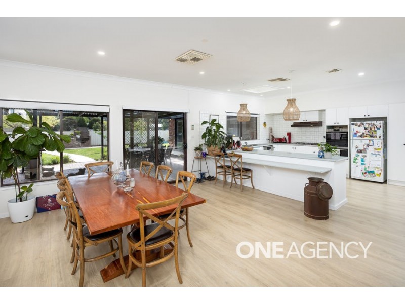 21 NORFOLK AVENUE, Lake Albert NSW 2650