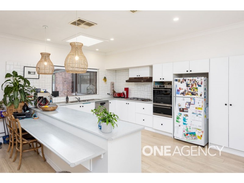 21 NORFOLK AVENUE, Lake Albert NSW 2650