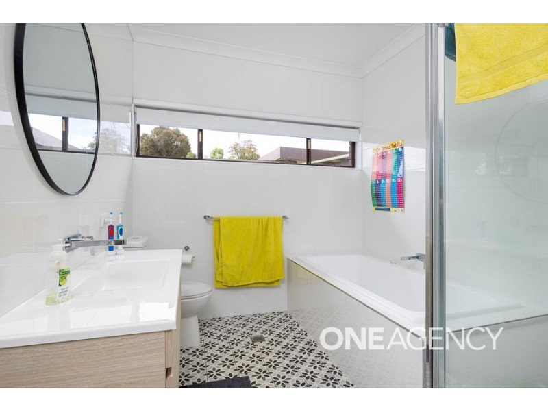 21 NORFOLK AVENUE, Lake Albert NSW 2650