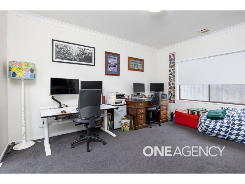 21 NORFOLK AVENUE, Lake Albert NSW 2650