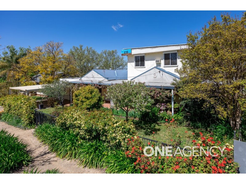 8 JOHN STREET, Kooringal NSW 2650