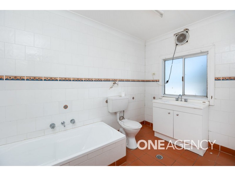 8 JOHN STREET, Kooringal NSW 2650