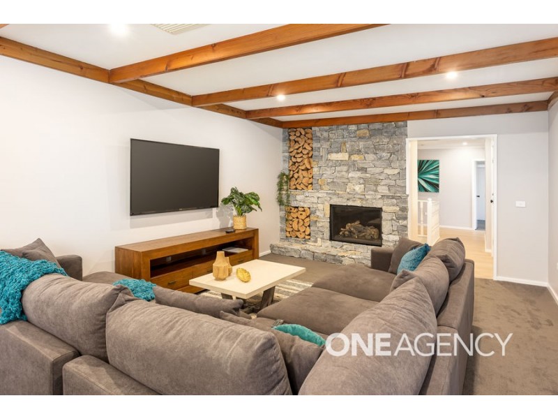 9 AMSTERDAM CRESCENT, Tolland NSW 2650