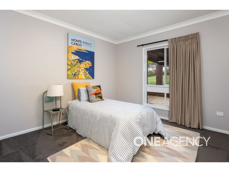 9 AMSTERDAM CRESCENT, Tolland NSW 2650