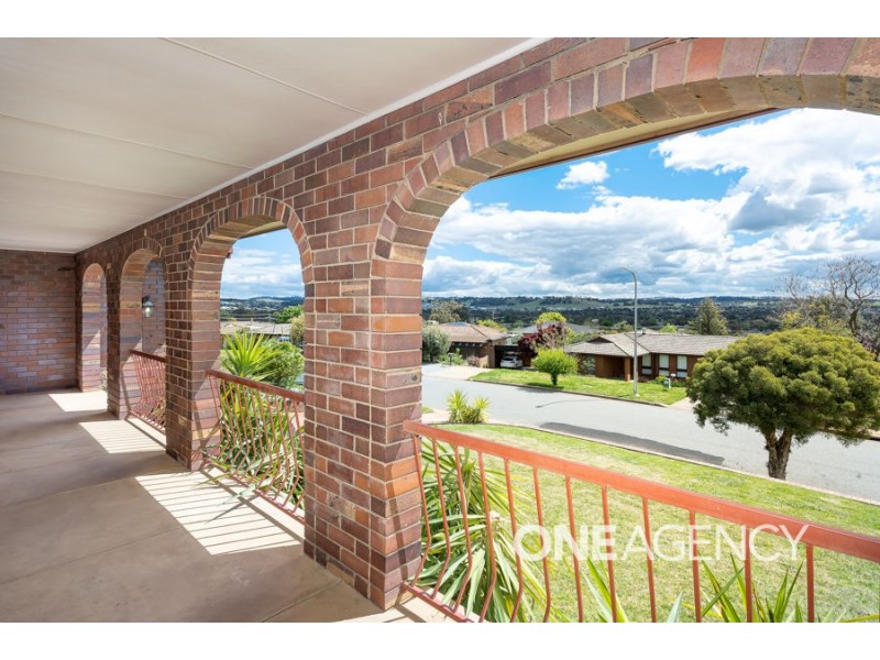 9 AMSTERDAM CRESCENT, Tolland NSW 2650