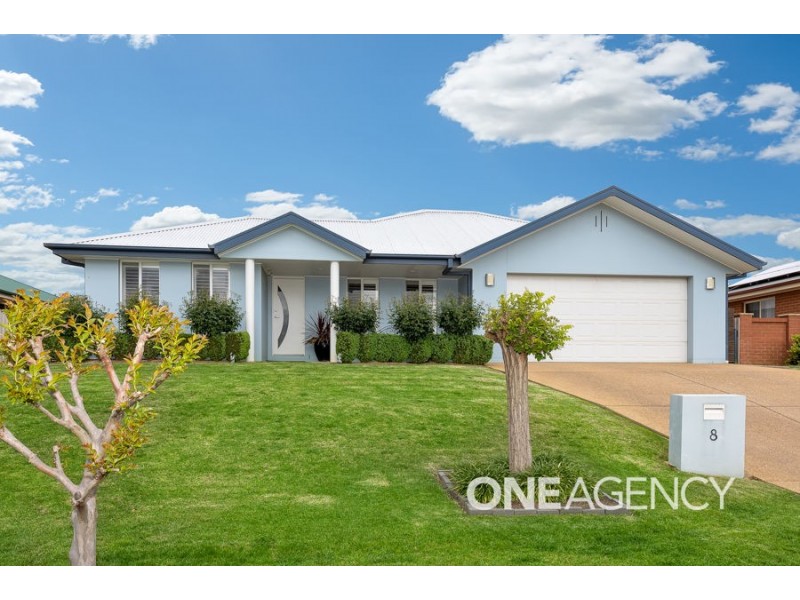 8 YARRAWAH CRESCENT, Bourkelands NSW 2650