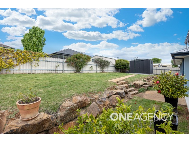 8 YARRAWAH CRESCENT, Bourkelands NSW 2650