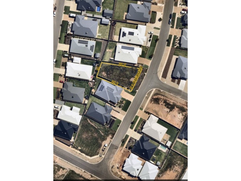 18 FLOREY STREET, Lloyd NSW 2650