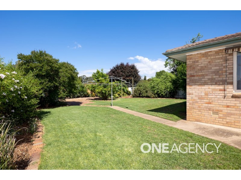 6 STILLMAN AVENUE, Kooringal NSW 2650