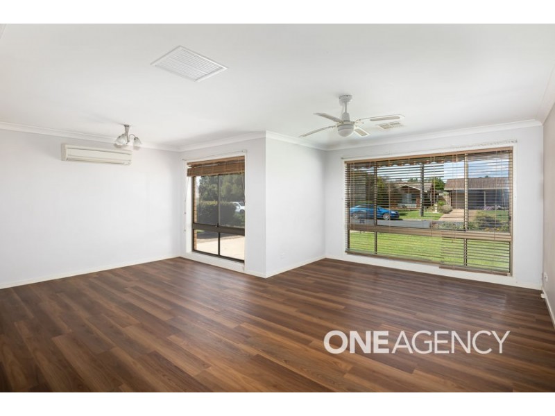 4 GARDENIA AVENUE, Lake Albert NSW 2650