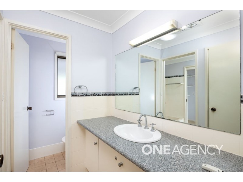 4 GARDENIA AVENUE, Lake Albert NSW 2650