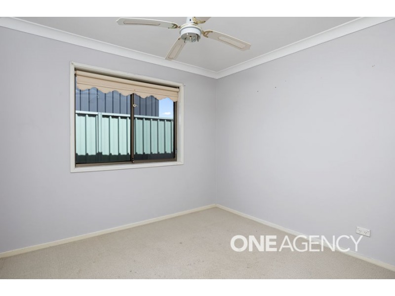 4 GARDENIA AVENUE, Lake Albert NSW 2650