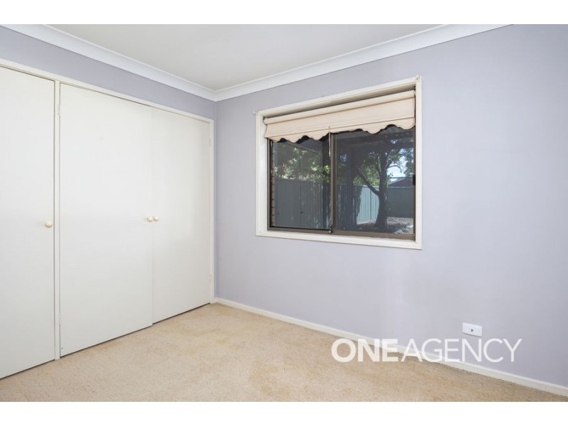 4 GARDENIA AVENUE, Lake Albert NSW 2650