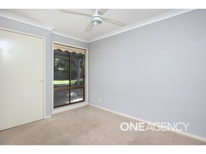 4 GARDENIA AVENUE, Lake Albert NSW 2650