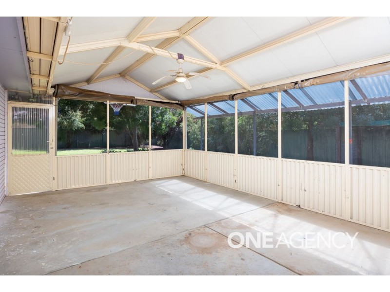 4 GARDENIA AVENUE, Lake Albert NSW 2650