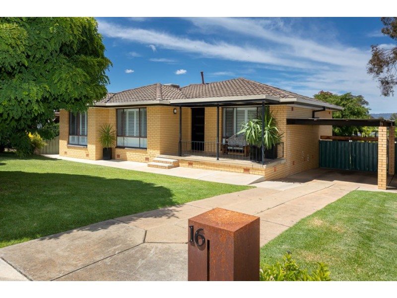 16 FAIRBAIRN CRESCENT, Kooringal NSW 2650