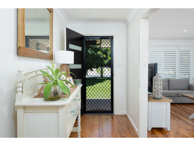 16 FAIRBAIRN CRESCENT, Kooringal NSW 2650