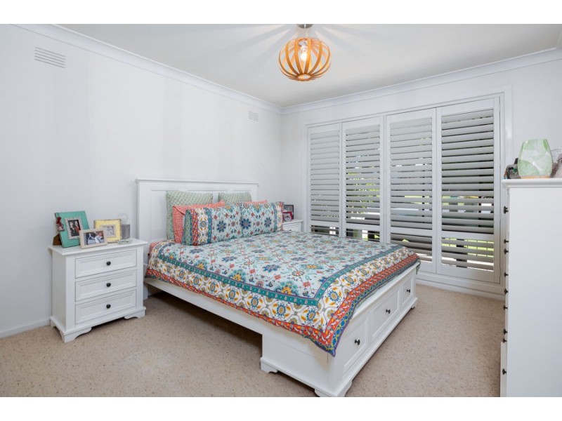 16 FAIRBAIRN CRESCENT, Kooringal NSW 2650