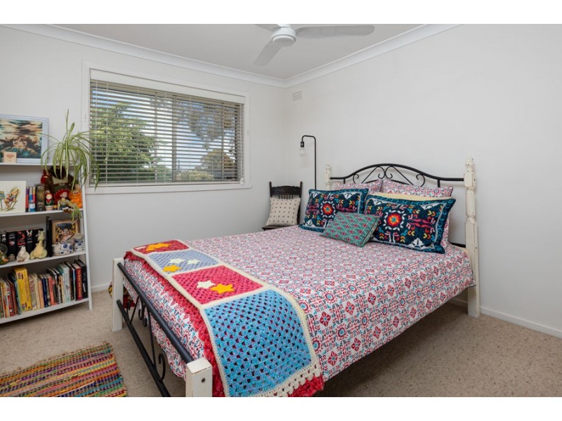 16 FAIRBAIRN CRESCENT, Kooringal NSW 2650