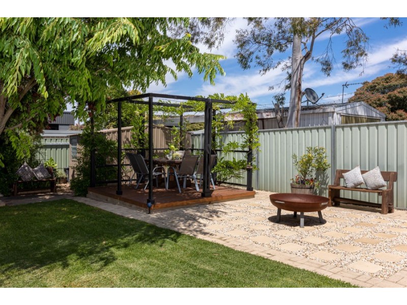 16 FAIRBAIRN CRESCENT, Kooringal NSW 2650