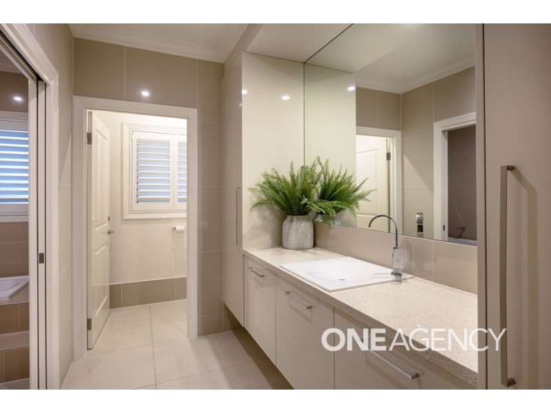 56 LAKEHAVEN DRIVE, Lake Albert NSW 2650